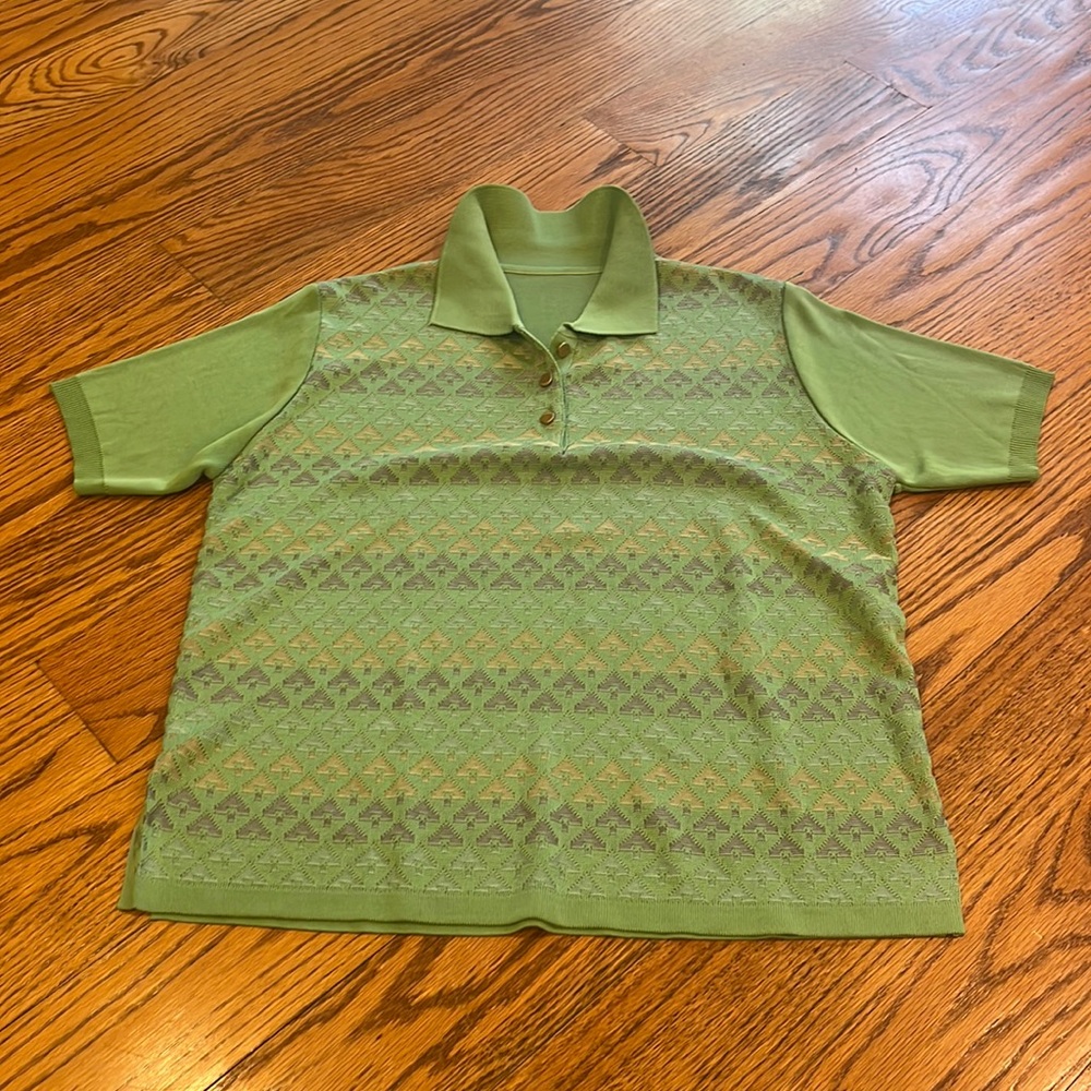 Womanâs Green Short Sleeve Printed Sweater
